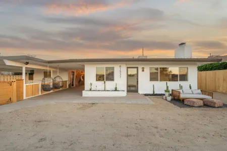 The Palo Santo | Cowboy Pool, Sauna, Putting Green