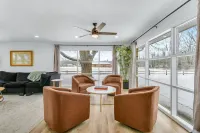 Lake and marina 5 minutes away Large family friendly Cozy home with country feel Hotel a Plain Township
