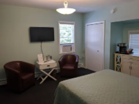 Avenue Side Room at The Copper Trout. Hotels in Bayfield