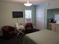 Avenue Side Room at The Copper Trout.