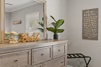 Immaculate Heated Pool & Spa Villa-Awesome Amenities-6 Min to Beach