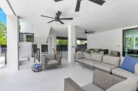 New!Luxurious & spacious waterfront 4 bedroom house in Marathon with endless fun Hotels in Marathon