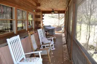 BUCK FALLS LOG CABIN, 5 bedroom Chalet RETREAT between Highlands and Franklin NC