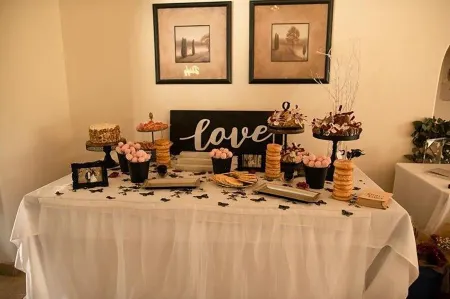 99 Palms Event Venue: Barn, Grass, Pool, Games, 6 Beds Отели рядом с достопримечательностью «Университет Аризона Крисчен»