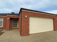 Modern waterfront luxury escape near Shepparton - Wifi