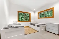 Bellingham Modern Lodge-4Bd 4 Bath Hot Tub Barrel Sauna- Perfect Adventure House - シャレー