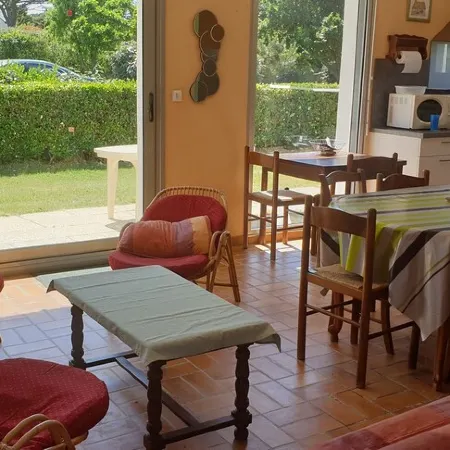 Twin detached villas 100m from the beach