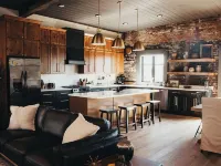 The McKinzie Penthouse! newly renovated 2-King bedroom / 2-bathroom. Hotels in Grayson County