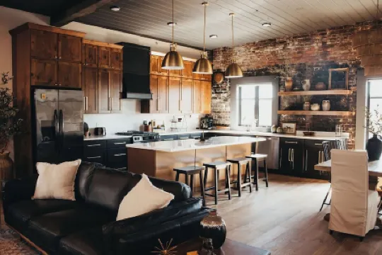 The McKinzie Penthouse! newly renovated 2-King bedroom / 2-bathroom.