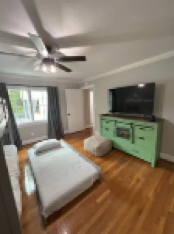 Mid-Century Modern - 3600sqft - 1 Mile to CBDHistoric Surroundings, Walk to CBD