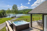 Lakefront Escape at Summer Breeze w/ Private Dock w/ Kayaks