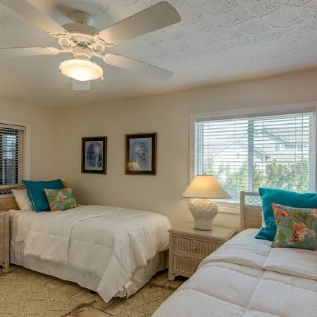 End Unit Oceanfront Condo 2 Min to Beach 1.5 if You Run That View Though!!!