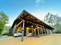 Newly remodeled midcentury modern house close to many attractions