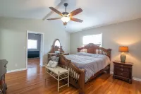 Ideal | Clean | Cozy Hotels near Saunders Springs Nature Preserve