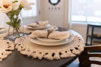 Vintage Vogue: Your Stylish Suite with Wi-Fi, Netflix, and Parking! Hotel di Bullskin Township