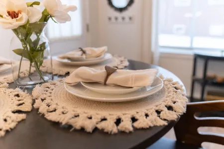 Vintage Vogue: Your Stylish Suite with Wi-Fi, Netflix, and Parking!