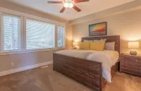 Modern Victor Town Home with Hot Tub and AC