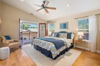 Luxury 2 blocks Downtown Square with a POOL, 2Bdrm, 2Bath Modern Large Bungalow