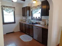 Cozy and Comfortable 1939 Cottage Close to Wittenberg, Shopping, Restaurants.