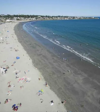 Newport’s garden house near beach . Convenient Отели рядом с достопримечательностью «Публичная библиотека Мидлтаун»