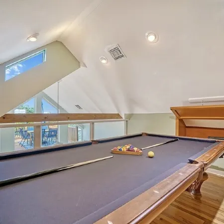 Waterfront, Heated Pool & Spa, Elevator, Dock, Fire Pit, 4-Min Walk to Beach