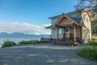 Seafarer's Beach House Beach Front Property, Amazing Views!