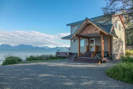 Seafarer's Beach House Beach Front Property, Amazing Views!