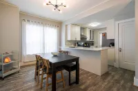 3 BLK walk to funky DT Ferndale • 20 min drive to DT Detroit • Hip Historic Home