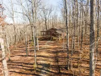 3 miles from Wolf Creek Dam! Boat and camper parking available