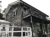 Entire Guest Suite in Haus Edelweiss on the Blue Ridge Parkway Hotels in McDowell County