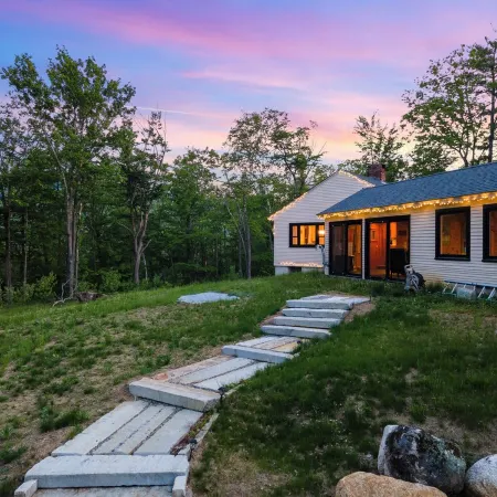 Mountain Top Hideaway 10 Min to North Conway & 5 Min Saco River, Pet Friendly
