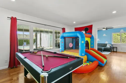 NEW Magical Family Fun! 10 Mins to Disneyland, Private Pool/Bounce House!