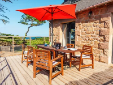 House ☆☆☆ in Landrellec, recent renovation, feet in the water. Hotels in Pleumeur-Bodou