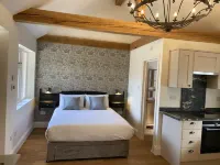 Stunning Modern Styled Studio Apartment in the Surrey Hills AONB Hotels near Dorking Deepdene