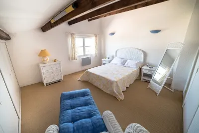 Villa les Grillons Hotels near Camping Paradis Des Campers