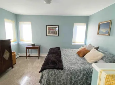 Rocky Mountain Retreat!  King bed, soaker tub, walk to bus stop/transfer station