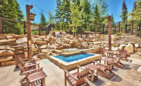 Ski-in/Out Arrowleaf 3/3 Luxury w/2 Deer Valley Ski Passes Отели рядом с достопримечательностью «Дир-Вэлли»