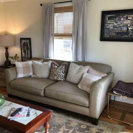 The Wilson House  Beautiful Downtown Murfreesboro Cottage Close to MTSU / I 24