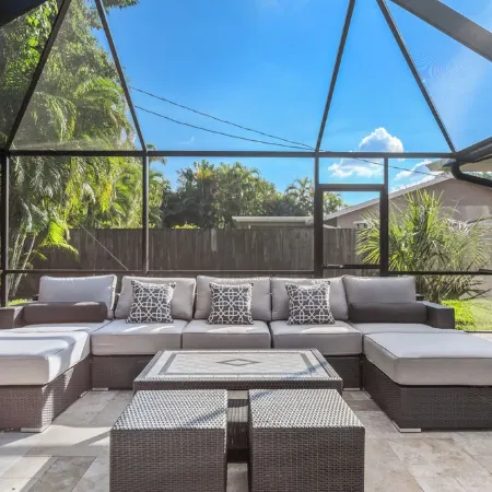 Naples Dream Escape 4BR Home, heated pool, 10min from Beach