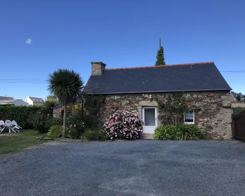 House at 700 m from the sea, facing south, garden, wifi, 1 bedroom, 2 persons Hotels in Ploubazlanec