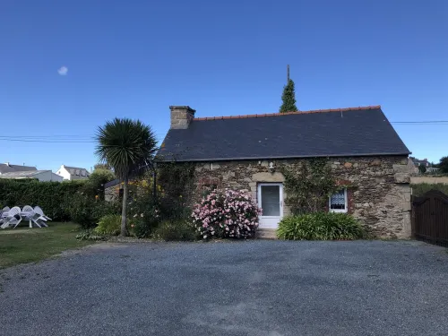 House at 700 m from the sea, facing south, garden, wifi, 1 bedroom, 2 persons Hotels in Ploubazlanec