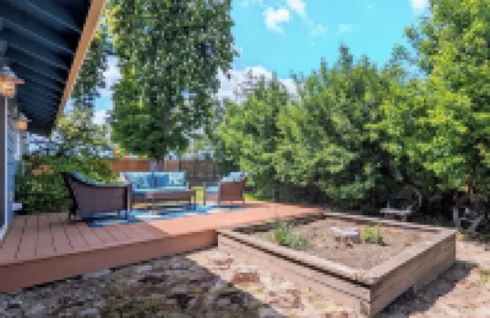 The Apple Tree Cottage ~ a fully remodeled 2 bed / 2 bath home Hotels in Carlton