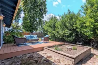 The Apple Tree Cottage ~ a fully remodeled 2 bed / 2 bath home