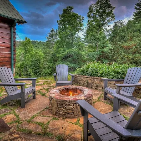 Cabin with 3 Bedrooms, Game Room, Sunrise & Mountain Views!