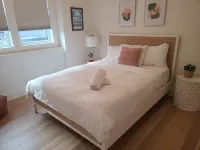 Union Square Beauty 2 bed/2 bath w/ Private Patio Boston Stars Hockey 주변 호텔