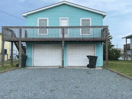 Waterfront South End Serenity! Bring your boat and your pup, leave the linens!