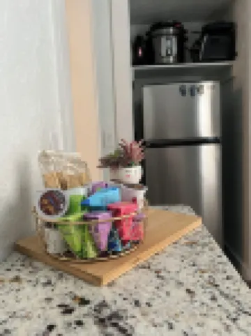 Newly renovated cozy cottage, located in the backyard of my home.