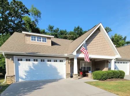 Family friendly cottage 5 minutes from the Parkway!