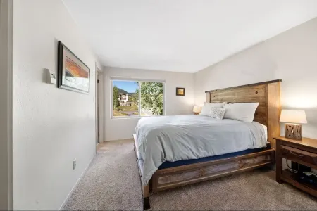 Mt Crested Butte Condo 2BR on Bus Route with Pool and Patio Views