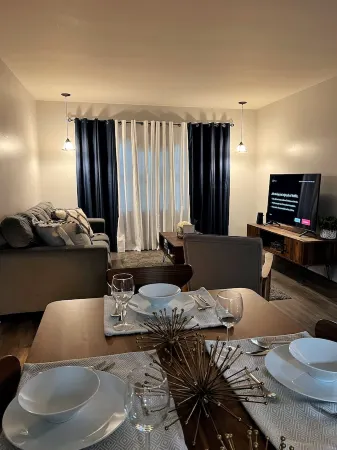 Beautiful and updated place to stay in a quiet neighborhood of Munster Indiana. Отели в г. Манстер